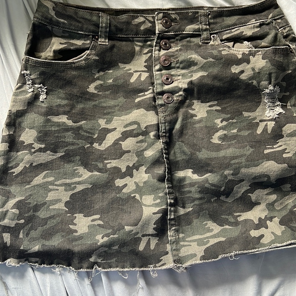 adorable Jean skirt with buttons on the front